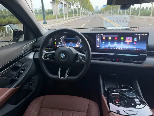 BMW BMW 5 Series 2024 525Li M Sport Package — Фото автомобиля 16