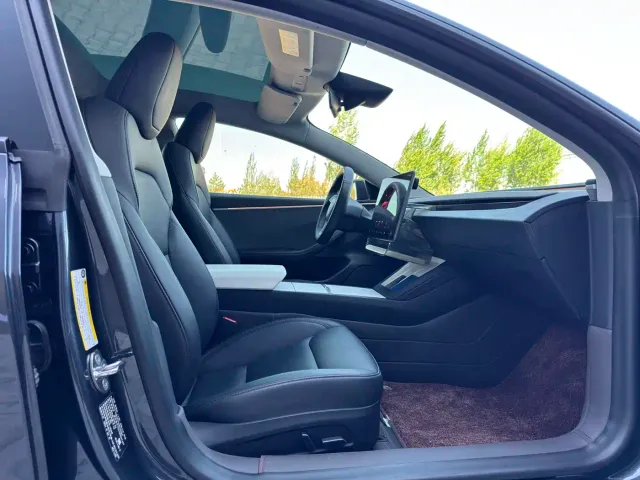 Tesla Model 3 — Фото автомобиля 16