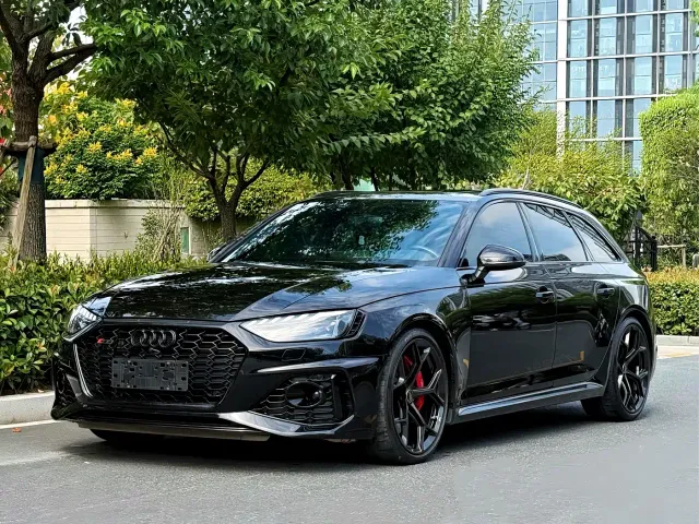 Фотография автомобиля — Audi RS 4