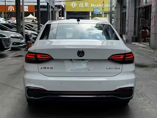 Volkswagen Lavida 2023 1.5L Auto Delight Edition — Фото автомобиля 8