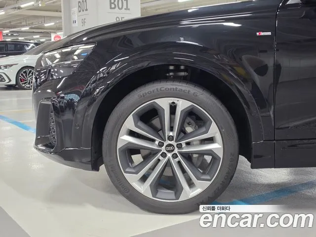 Audi Q8 50 TDI quattro Premium — Фото автомобиля 5
