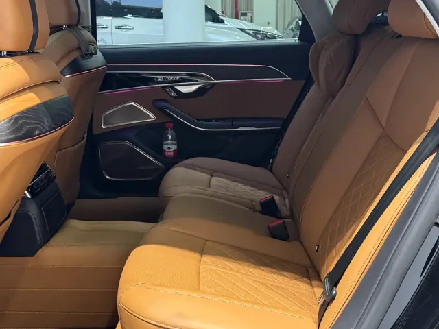 Audi A8 — Фото автомобиля 15
