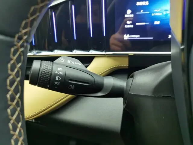 Geely Boyue L — Фото автомобиля 21