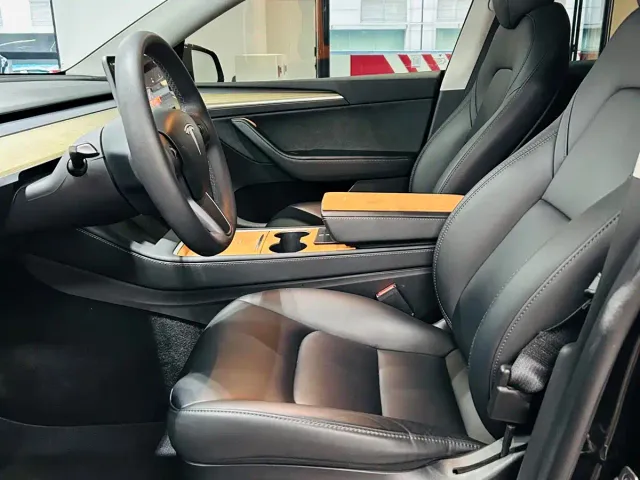 Tesla Model Y — Фото автомобиля 4