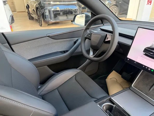 Tesla Model Y — Фото автомобиля 9