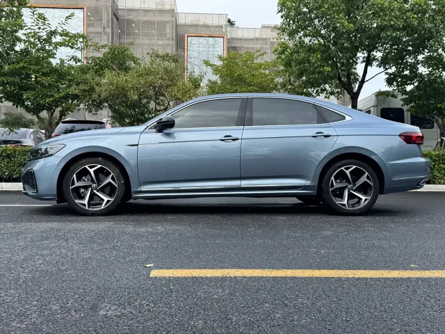 Volkswagen Passat — Фото автомобиля 7