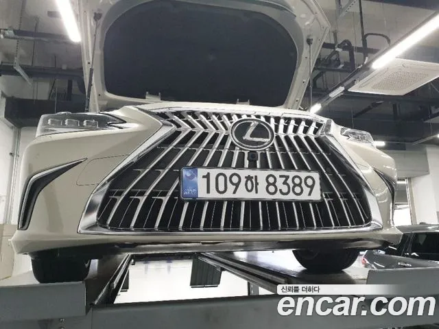 Фотография автомобиля — Lexus ES 7th Gen