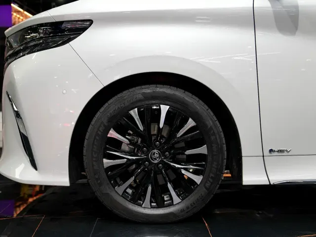 Toyota Alphard — Фото автомобиля 7