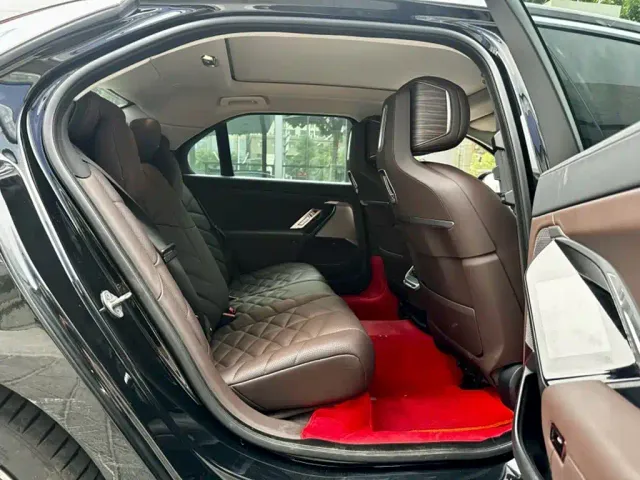 BMW 7 Series — Фото автомобиля 3