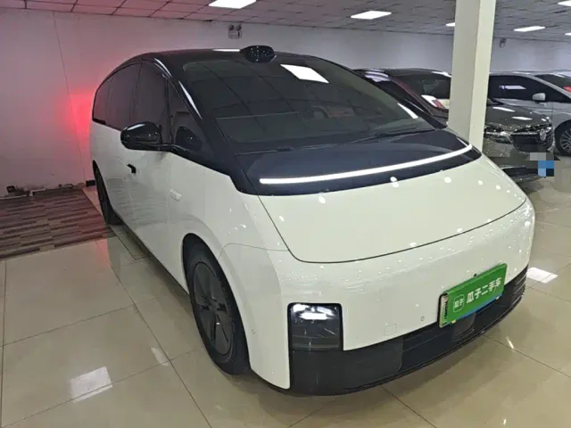 Li Auto MEGA — Фото автомобиля 3