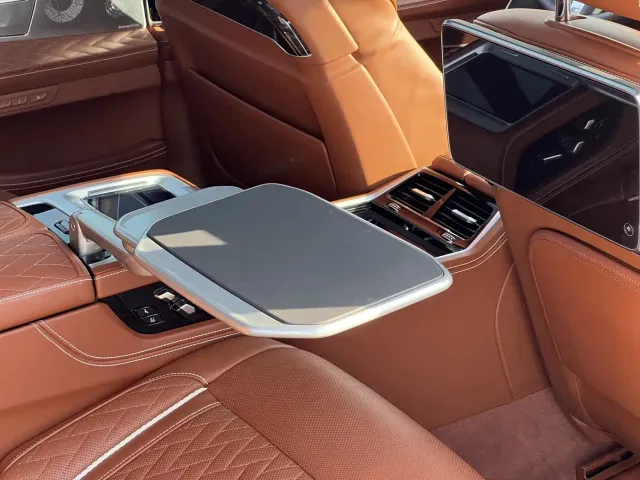 BMW 7 Series — Фото автомобиля 25