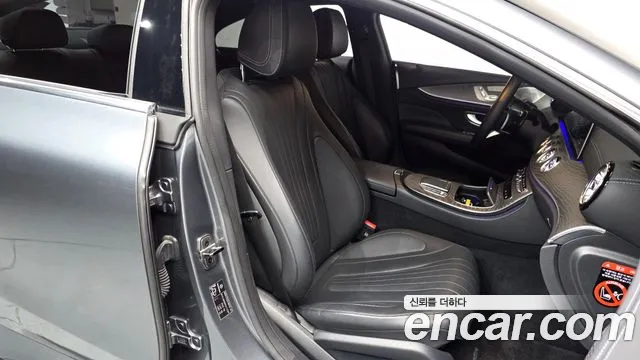 Mercedes-Benz CLS-Class — Фото автомобиля 24