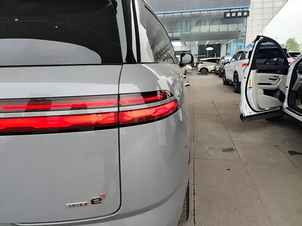 Denza Denza N8L 2025 Standard — Фото автомобиля 23