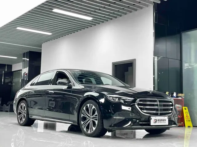Mercedes-Benz E-Class — Фото автомобиля 3