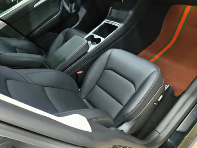 Tesla Model Y — Фото автомобиля 24