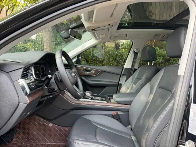 Audi Q7 — Фото автомобиля 7