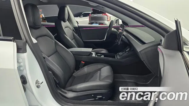 Tesla Model 3 — Фото автомобиля 15