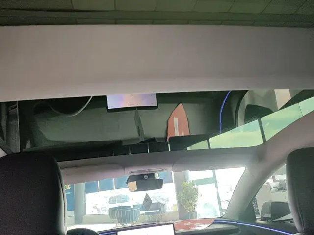 Tesla Model 3 — Фото автомобиля 17