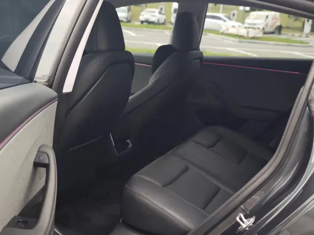 Tesla Model 3 — Фото автомобиля 8