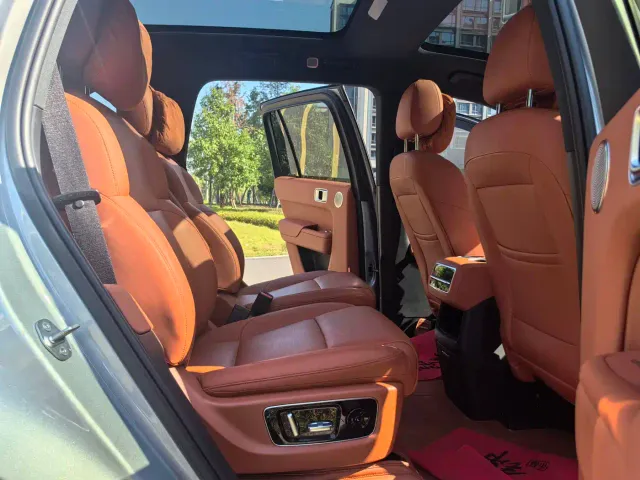 Li Auto L8 — Фото автомобиля 9