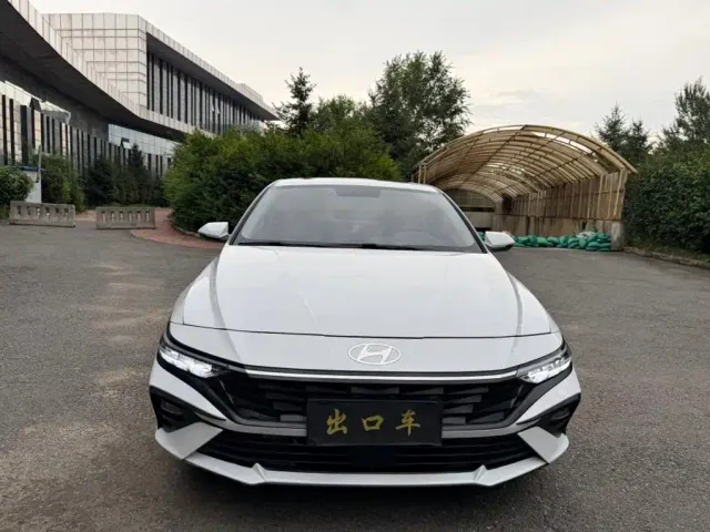 Hyundai Elantra — Фото автомобиля 2