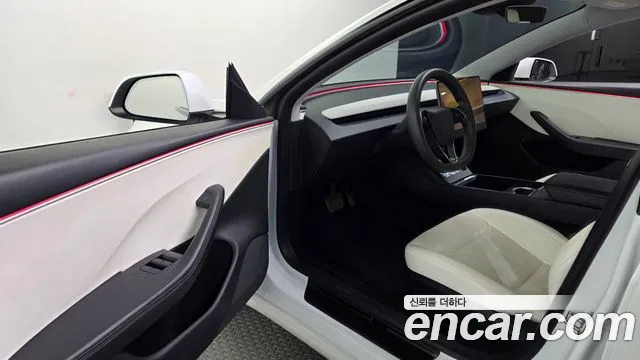 Tesla Model 3 — Фото автомобиля 9