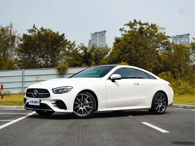 Фотография автомобиля — Mercedes-Benz E-Class