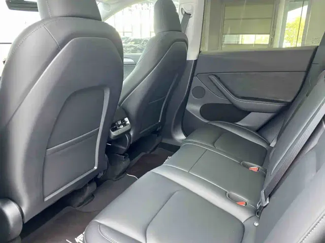 Tesla Model Y — Фото автомобиля 22
