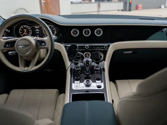 Bentley Continental — Фото автомобиля 7