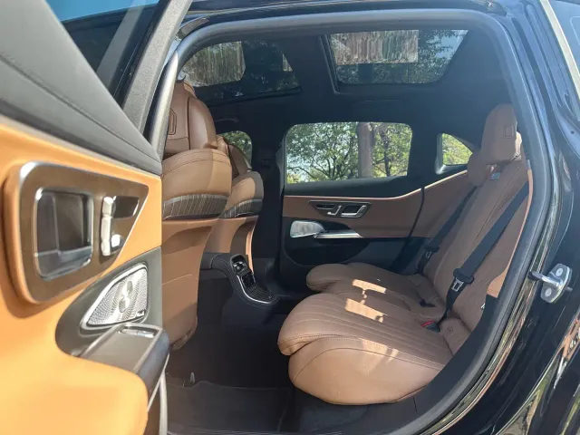 Mercedes-Benz E-Class — Фото автомобиля 8