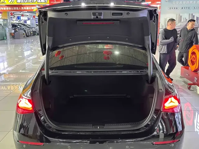Mercedes-Benz E-Class — Фото автомобиля 16