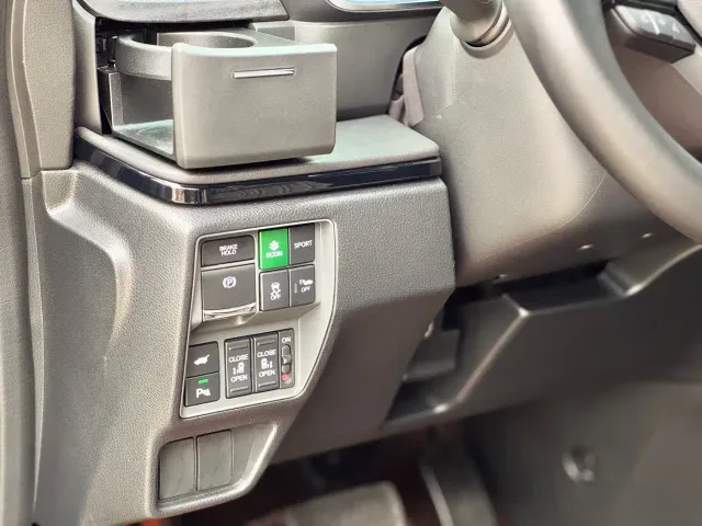 Honda Elysion — Фото автомобиля 15