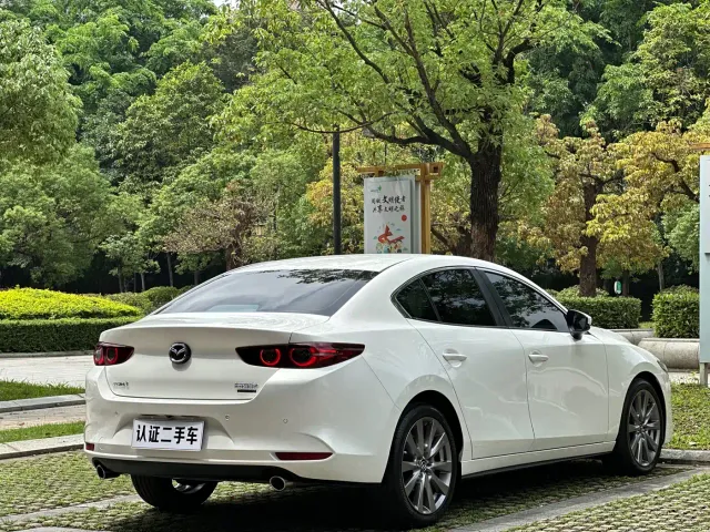 Mazda Axela — Фото автомобиля 13