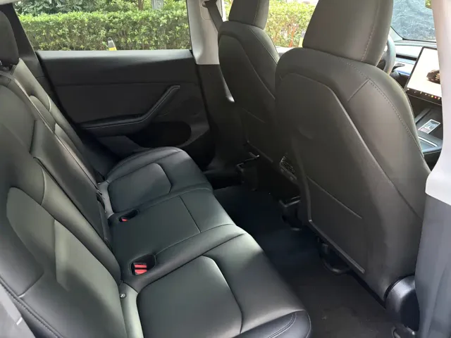 Tesla Model Y — Фото автомобиля 14