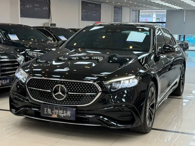 Mercedes-Benz E-Class — Фото автомобиля 3