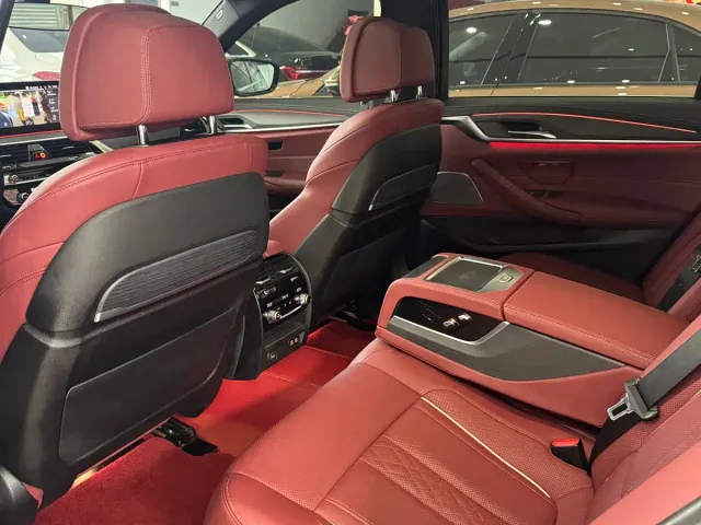 BMW 5 Series — Фото автомобиля 9