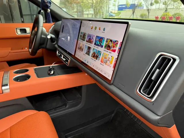 Li Auto L8 — Фото автомобиля 16