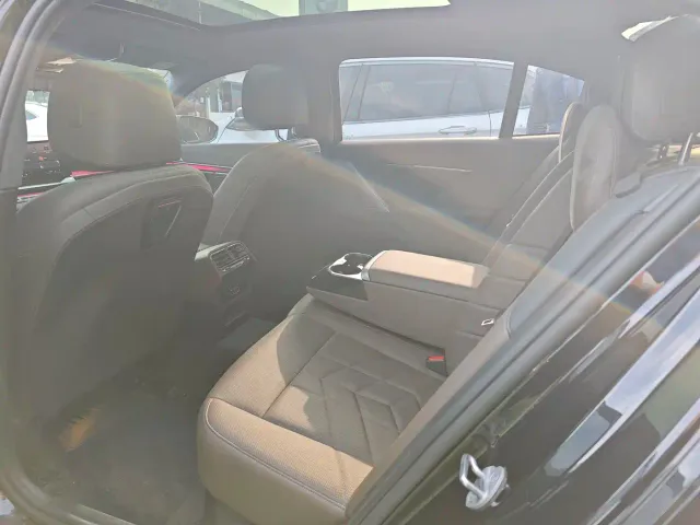 BMW 5 Series — Фото автомобиля 10