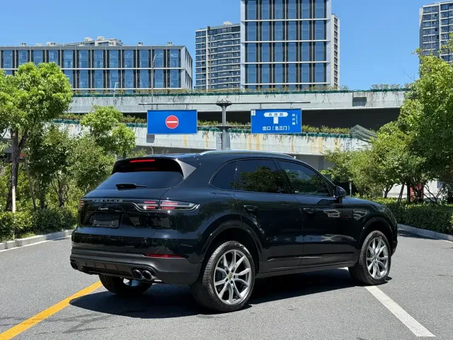 Porsche Cayenne — Фото автомобиля 5