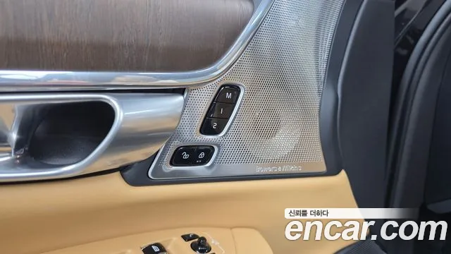 Volvo S90 — Фото автомобиля 28