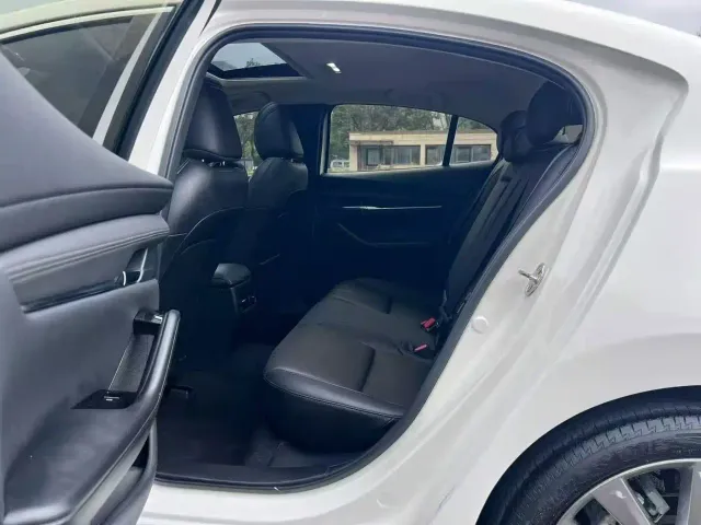 Mazda Axela — Фото автомобиля 6