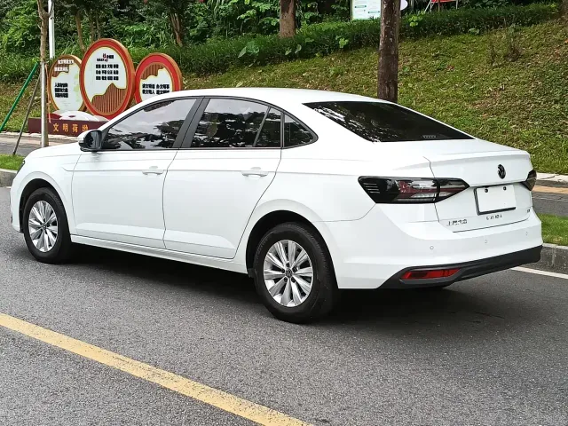 Volkswagen Lavida — Фото автомобиля 5
