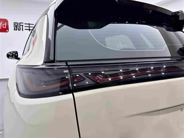 BYD Seal 05 DM-i — Фото автомобиля 27
