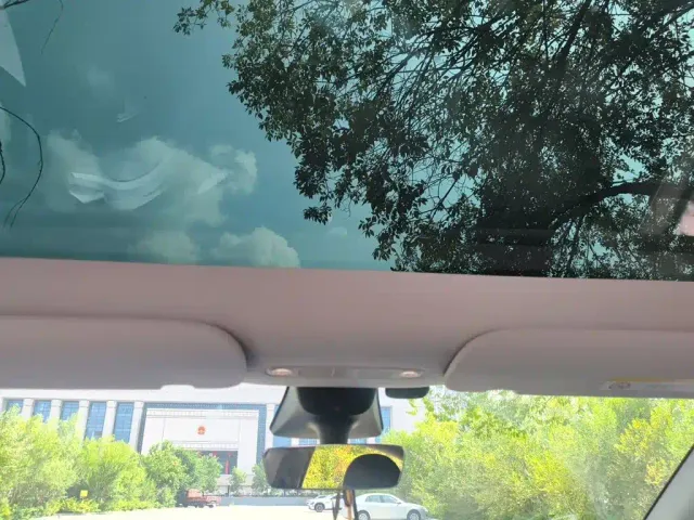 Tesla Model Y — Фото автомобиля 8