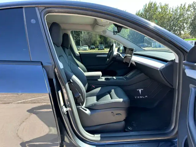 Tesla Model Y — Фото автомобиля 15