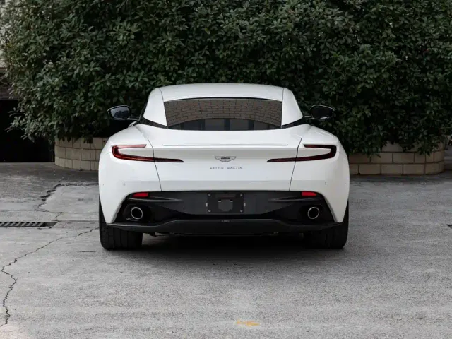 Aston Martin DB11 — Фото автомобиля 4