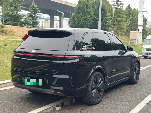 Li Auto L8 — Фото автомобиля 6