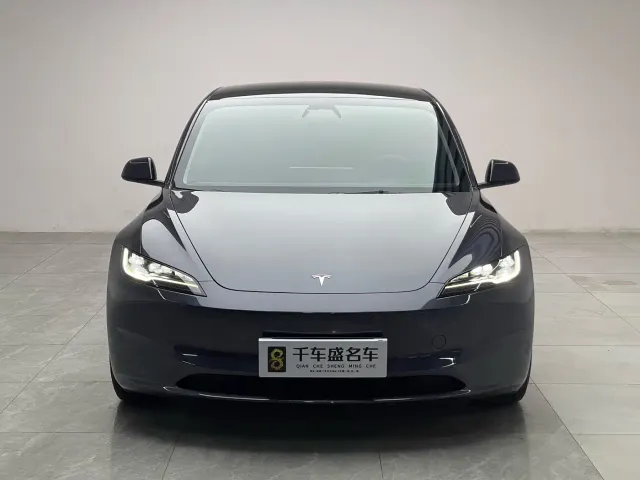 Tesla Model 3 — Фото автомобиля 2