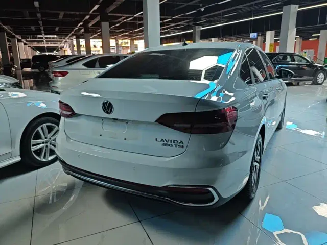 Volkswagen Lavida — Фото автомобиля 6