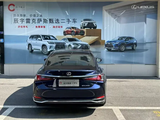 Lexus ES — Фото автомобиля 5